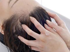 頭皮や髪の毛に良いと言われる、ヘッドスパとは? 体験談から紐解く実際の効果を追う